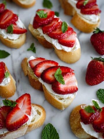 Strawberry and Goat Cheese Crostini Recipe