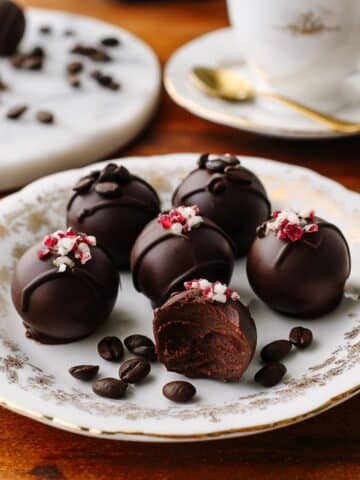 5 Ingredient Peppermint Chocolate Truffles Recipe