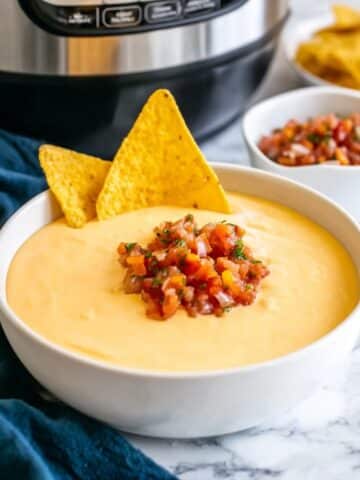 Crockpot White Queso Dip Recipe