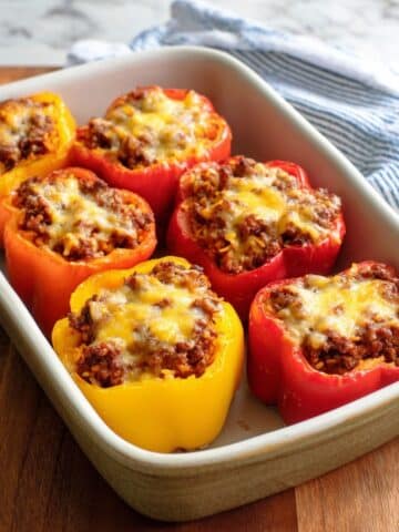 Stuffed Bell Peppers with Ground Beef, Rice, and Cheese Recipe