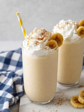 Creamy Banana Milkshake with Vanilla and Cinnamon Recipe