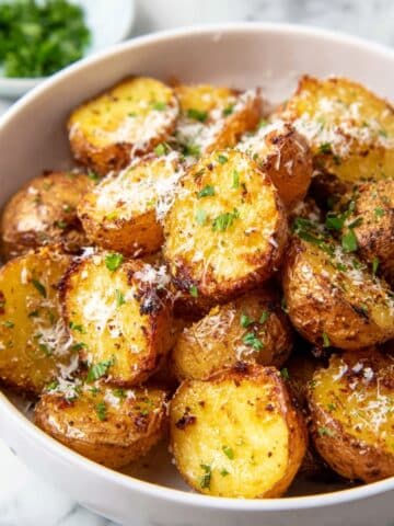 Garlic Parmesan Potatoes in the Air Fryer Recipe