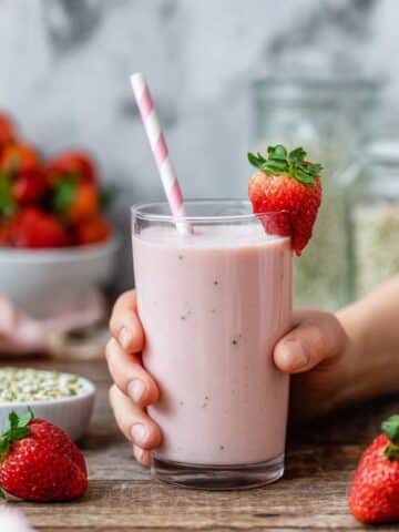 Strawberry Banana Smoothie with Yogurt Recipe