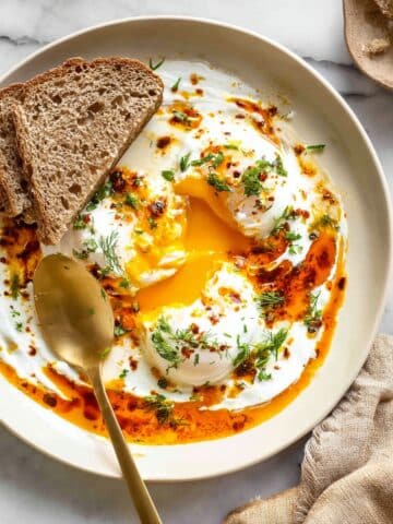 Turkish Eggs with Spicy Chili Oil and Yogurt Sauce Recipe