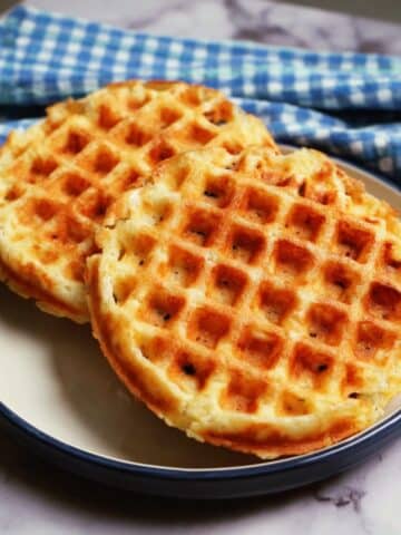 Easy Everything Bagel Chaffles Recipe